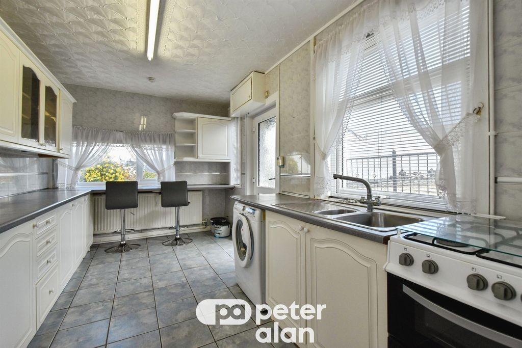 Property photo 3 of 27