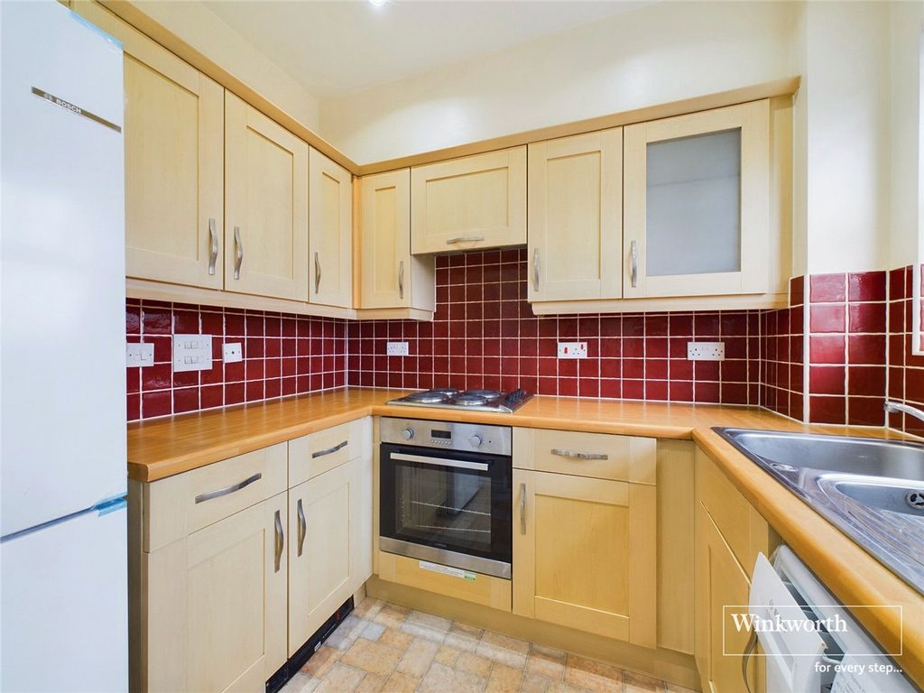 Property photo 3 of 9 Kitchen