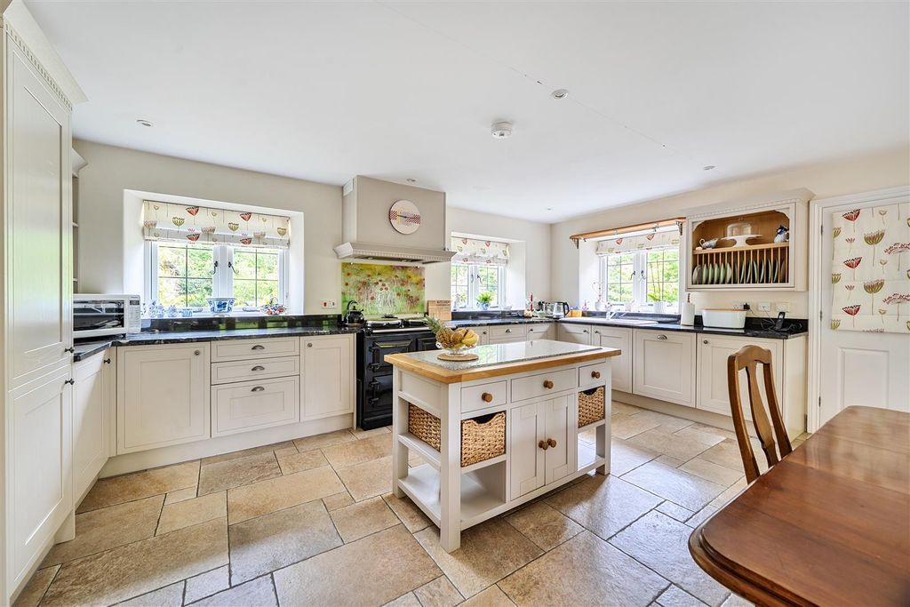 Property photo 3 of 18 Kitchen