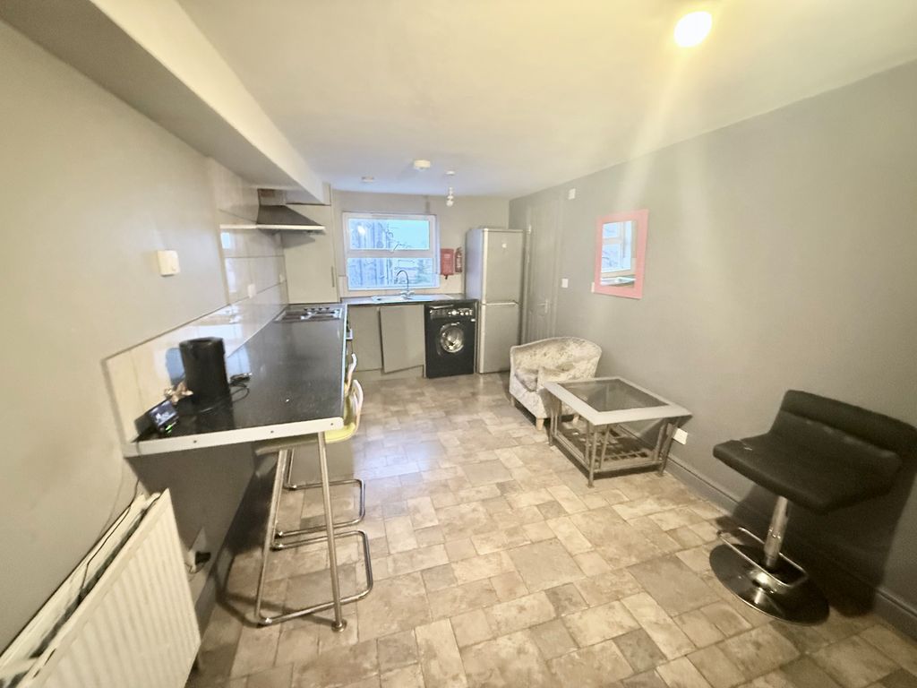 Property photo 3 of 4