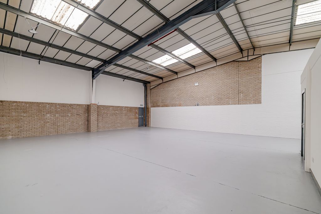 Property photo 3 of 11 8692214-Interior12