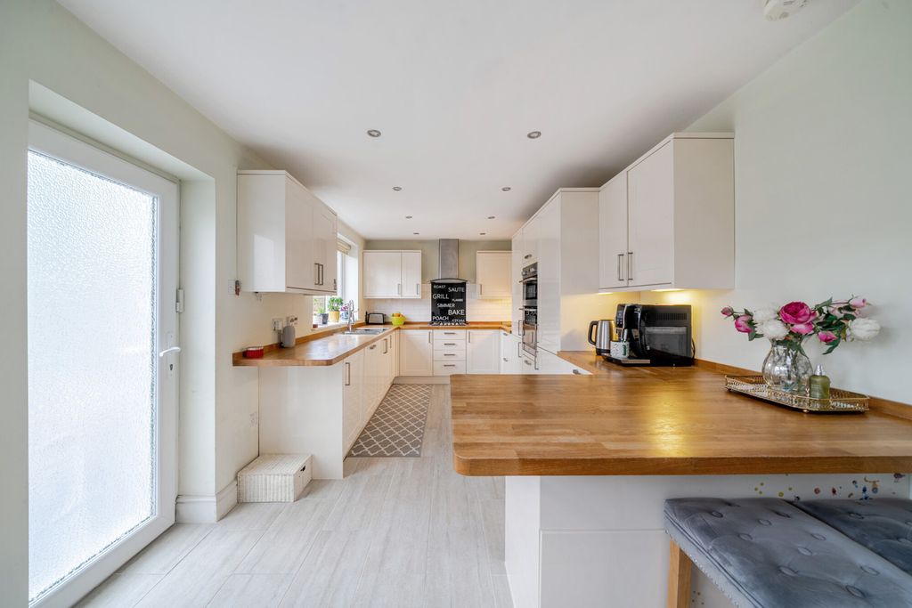 Property photo 3 of 21 1336961-7-68c1612...