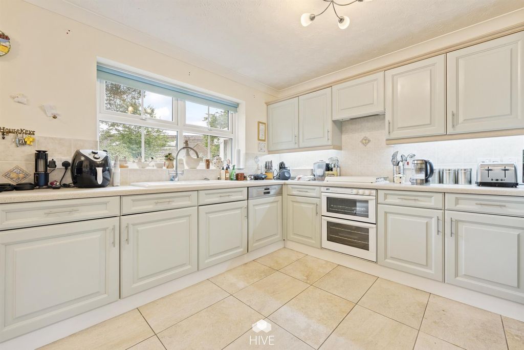 Property photo 2 of 25 Kitchen