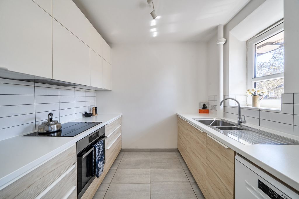 Property photo 3 of 20 1438097-17-69d4Eb...