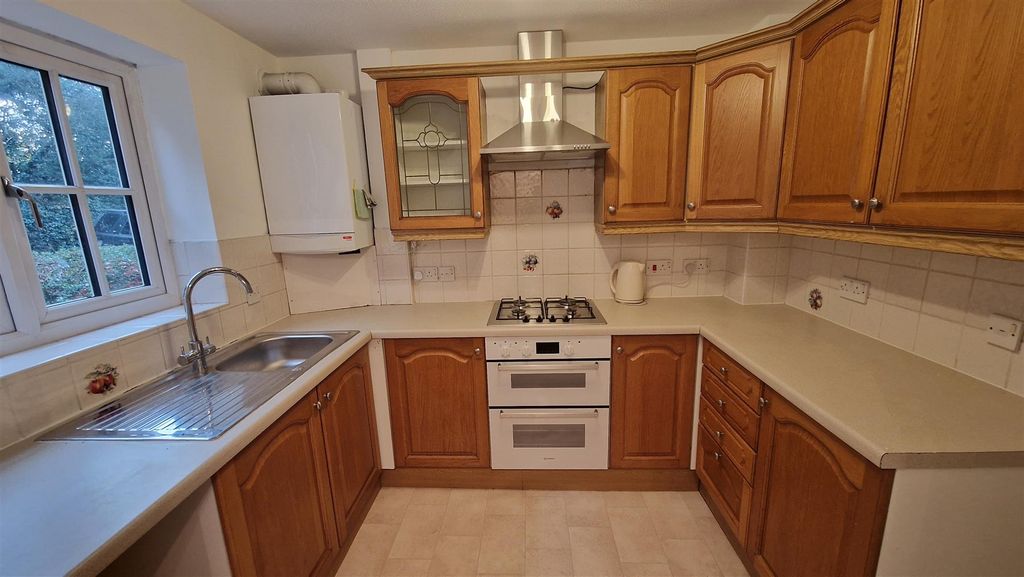 Property photo 3 of 9 Kitchen