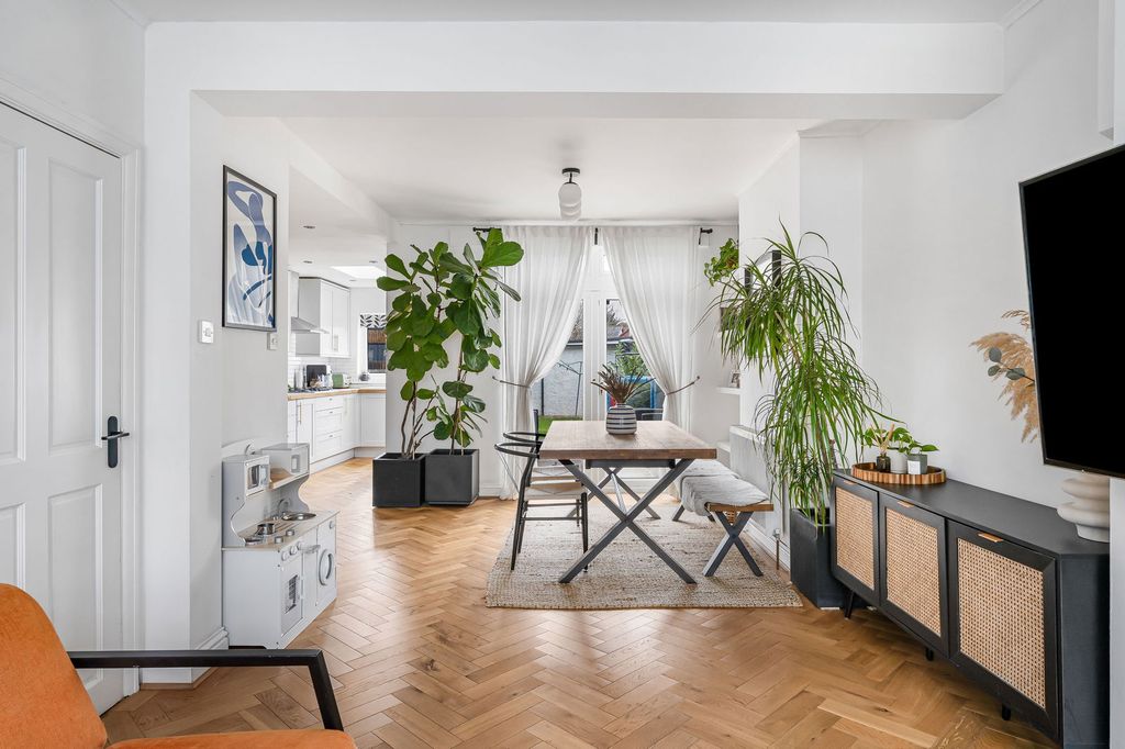 Property photo 1 of 29