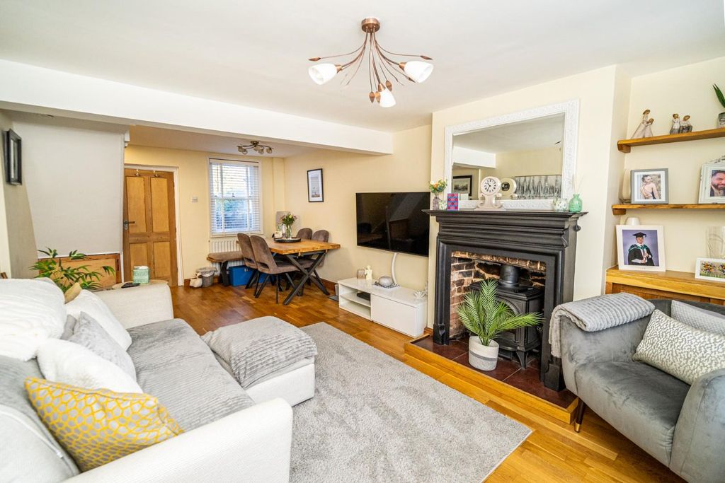 Property photo 2 of 21