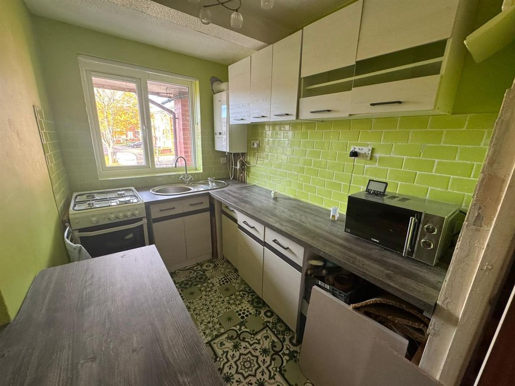 Property photo 3 of 12 Kitchen