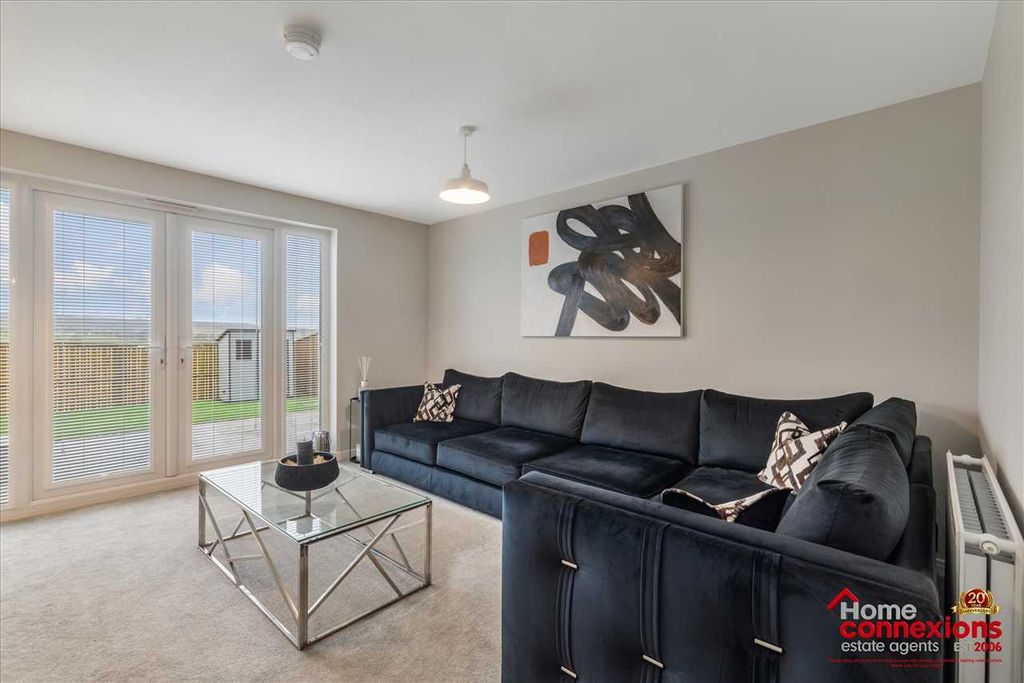 Property photo 2 of 23 Lounge Dining (1)