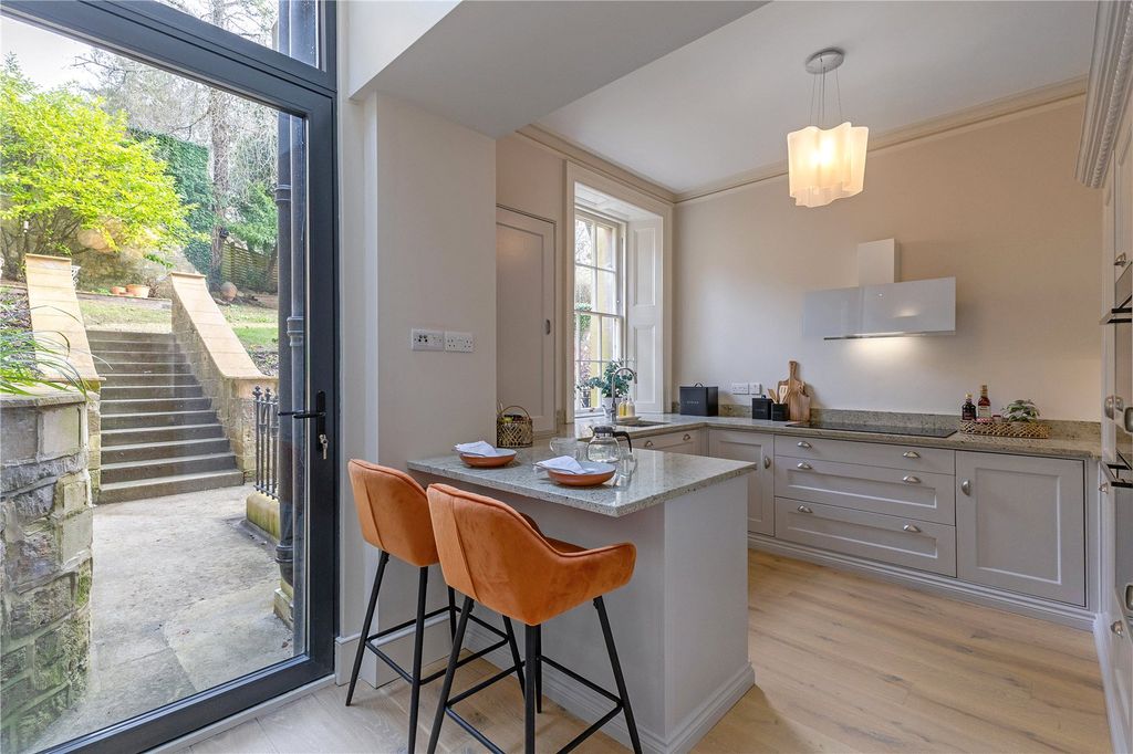 Property photo 1 of 12 Apartment 1