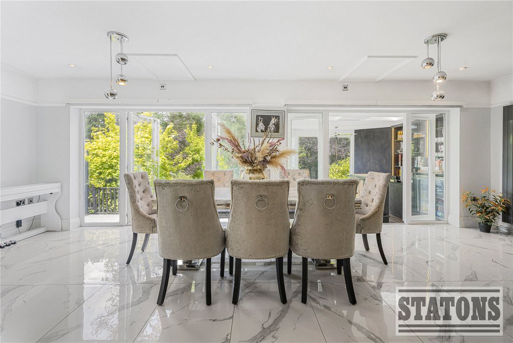 Property photo 3 of 22 Picture No. 44