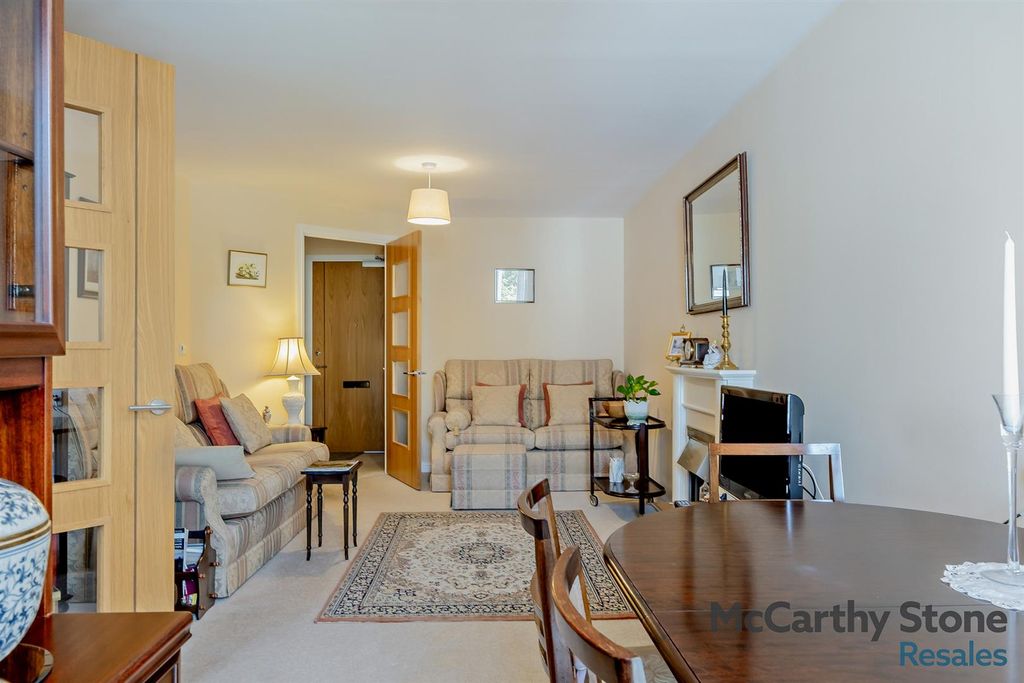 Property photo 2 of 35 8690737-Interior02-800.Jpg