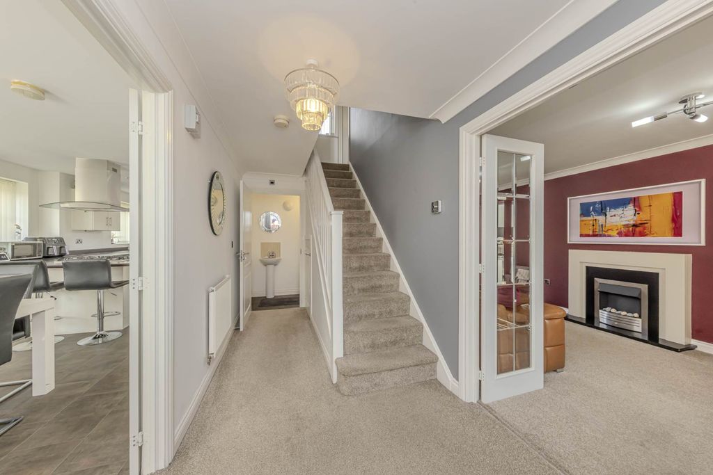 Property photo 2 of 29