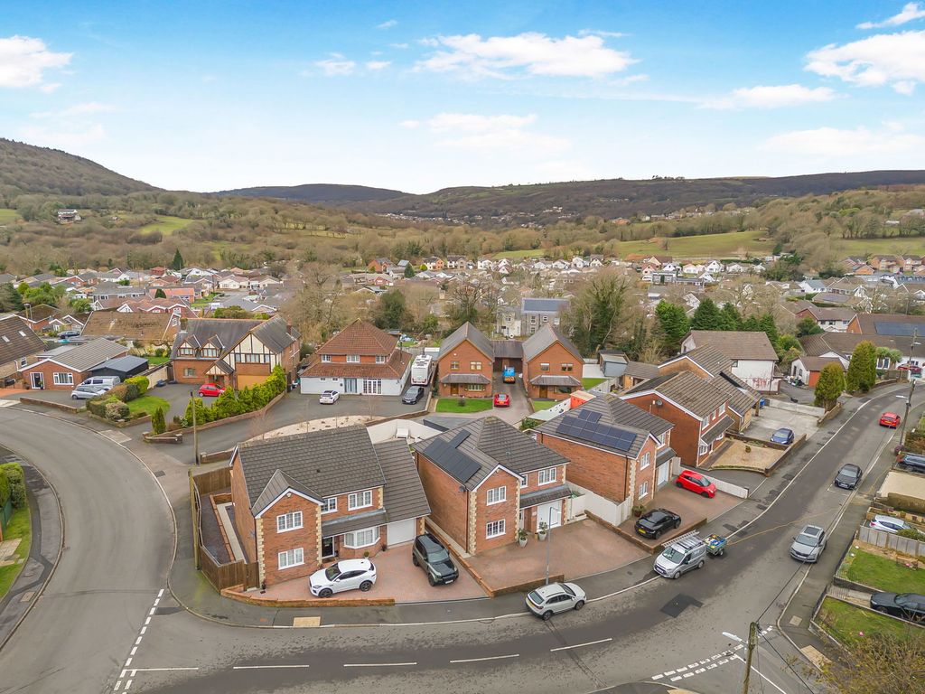 Property photo 3 of 43