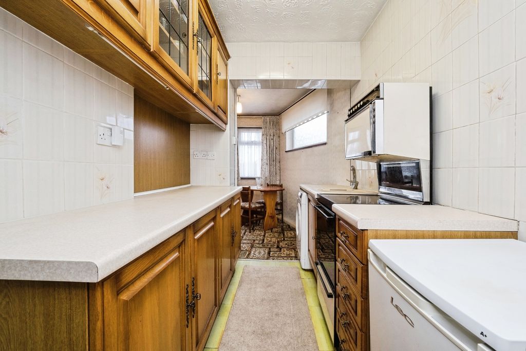 Property photo 2 of 31 Pbox-Img.Jpg