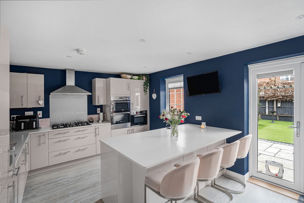 Property photo 2 of 24