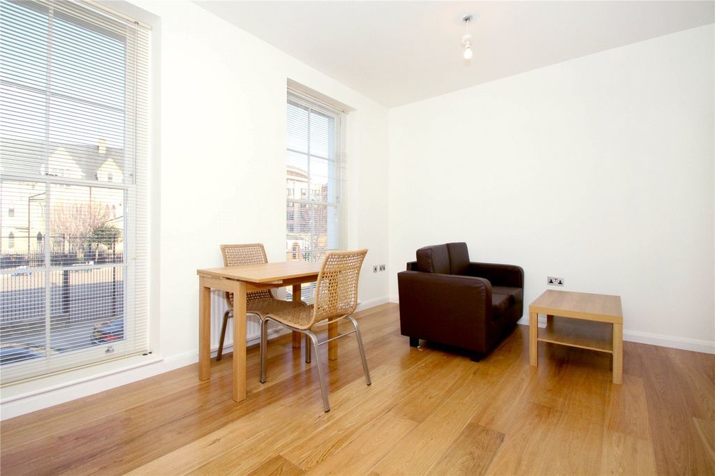 Property photo 2 of 6 Picture No. 14