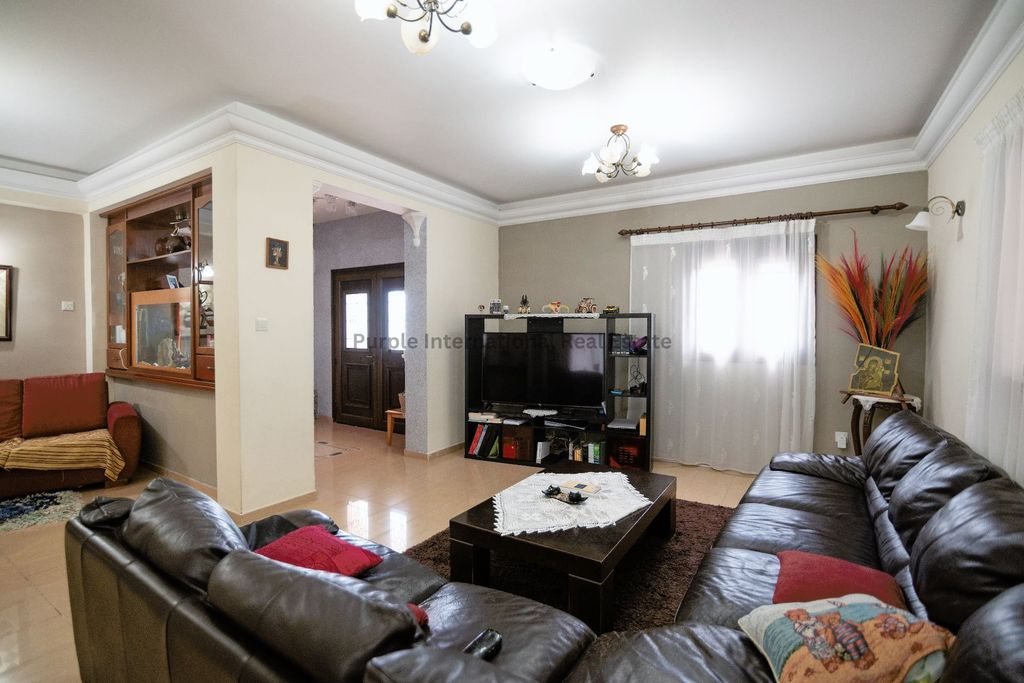 Property photo 3 of 49