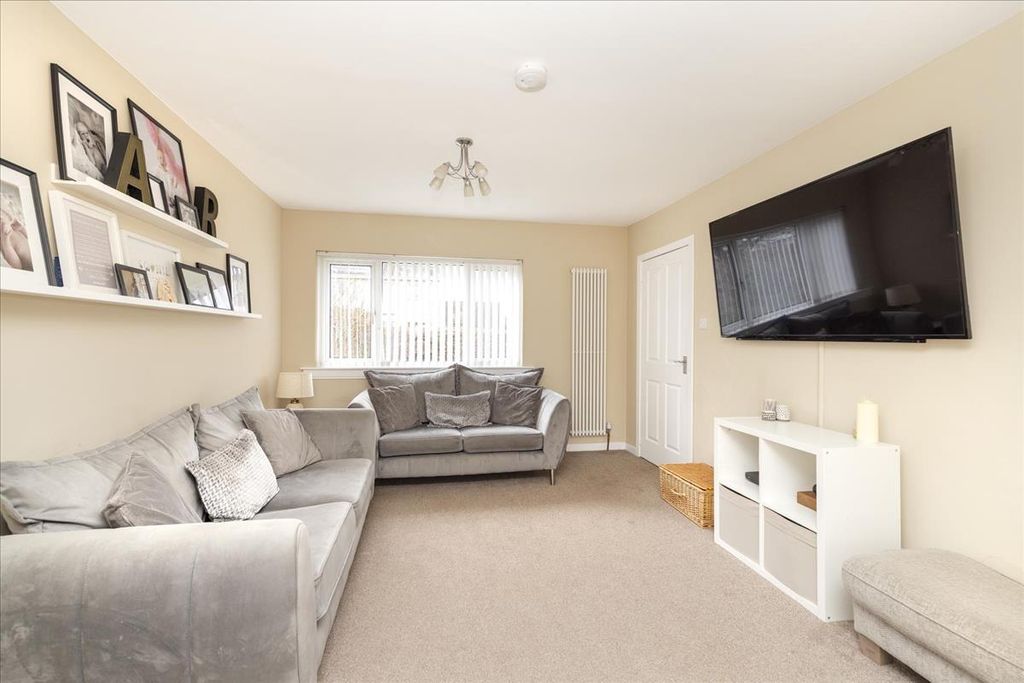 Property photo 3 of 28