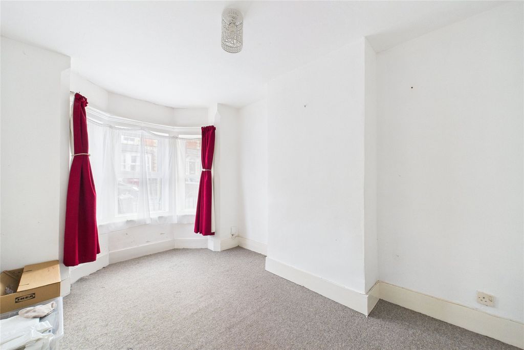 Property photo 2 of 9 Picture No. 10