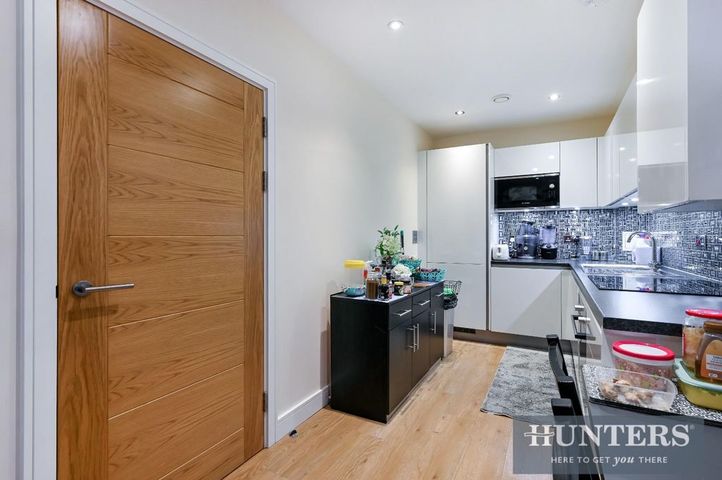 Property photo 3 of 8 Bishopsgate House-10.Jpg