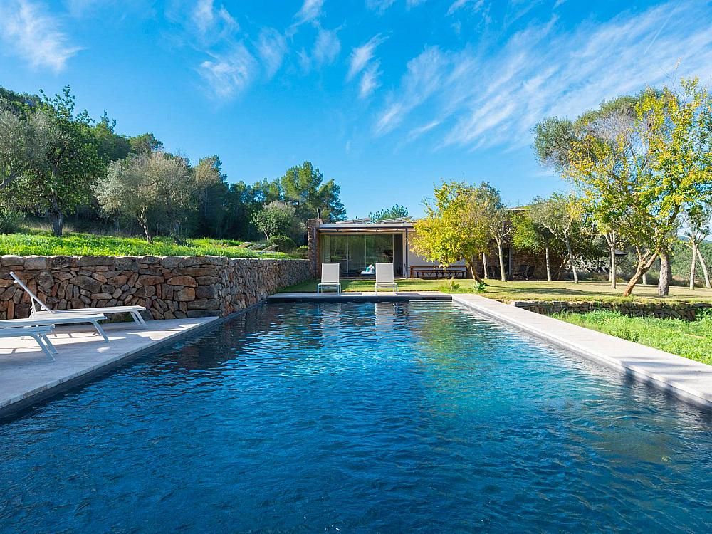 Property photo 2 of 47