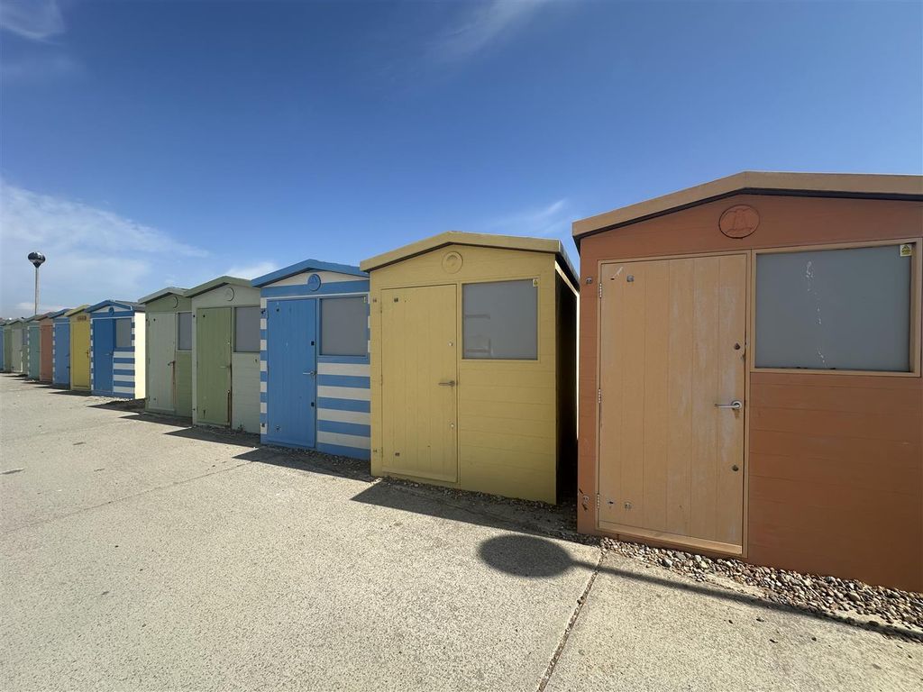 Property photo 1 of 6 Beach Hut