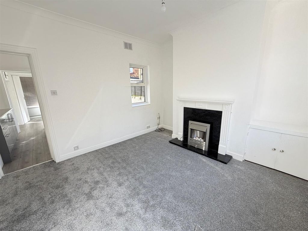 Property photo 2 of 8 4.Jpg