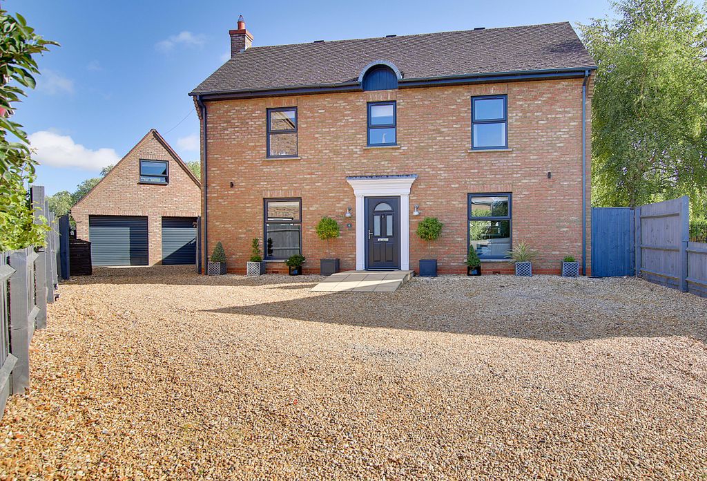 Property photo 1 of 31
