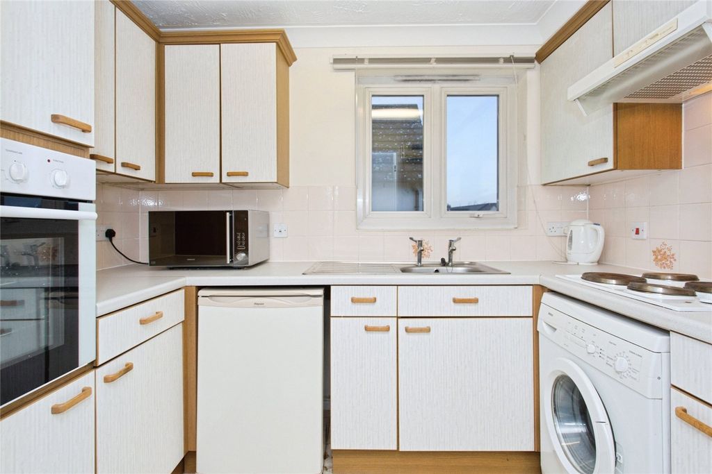 Property photo 3 of 9 Kitchen