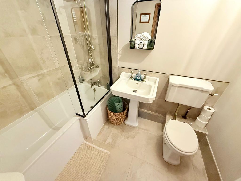 Property photo 3 of 24 Bathroom