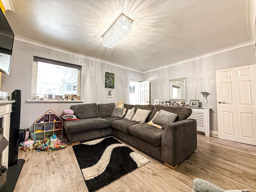 Property photo 3 of 15 4776523