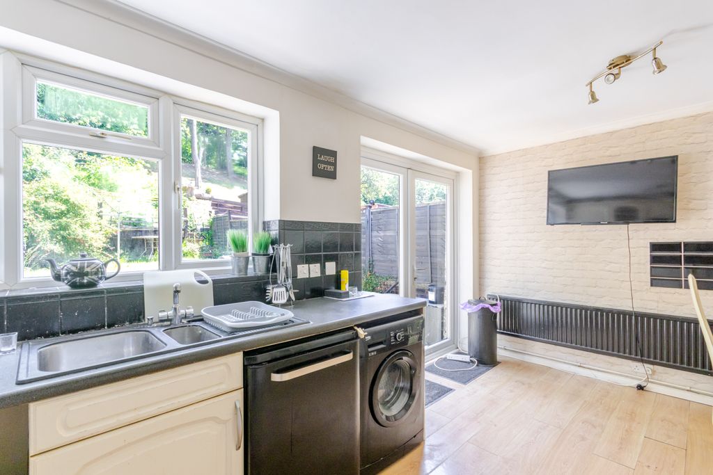 Property photo 2 of 16 Kitchen