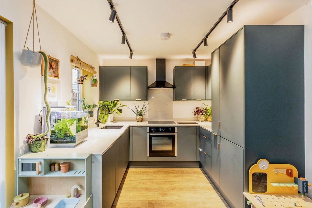 Property photo 2 of 17 Pbox-Img.Jpg