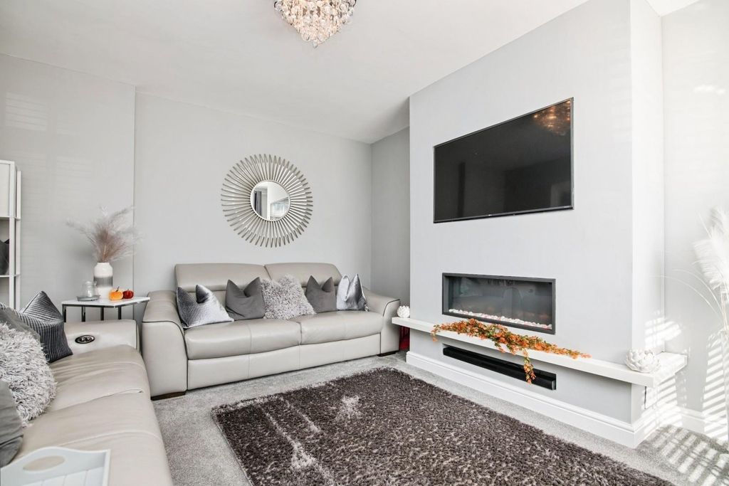 Property photo 3 of 26 Mount-15.Jpg