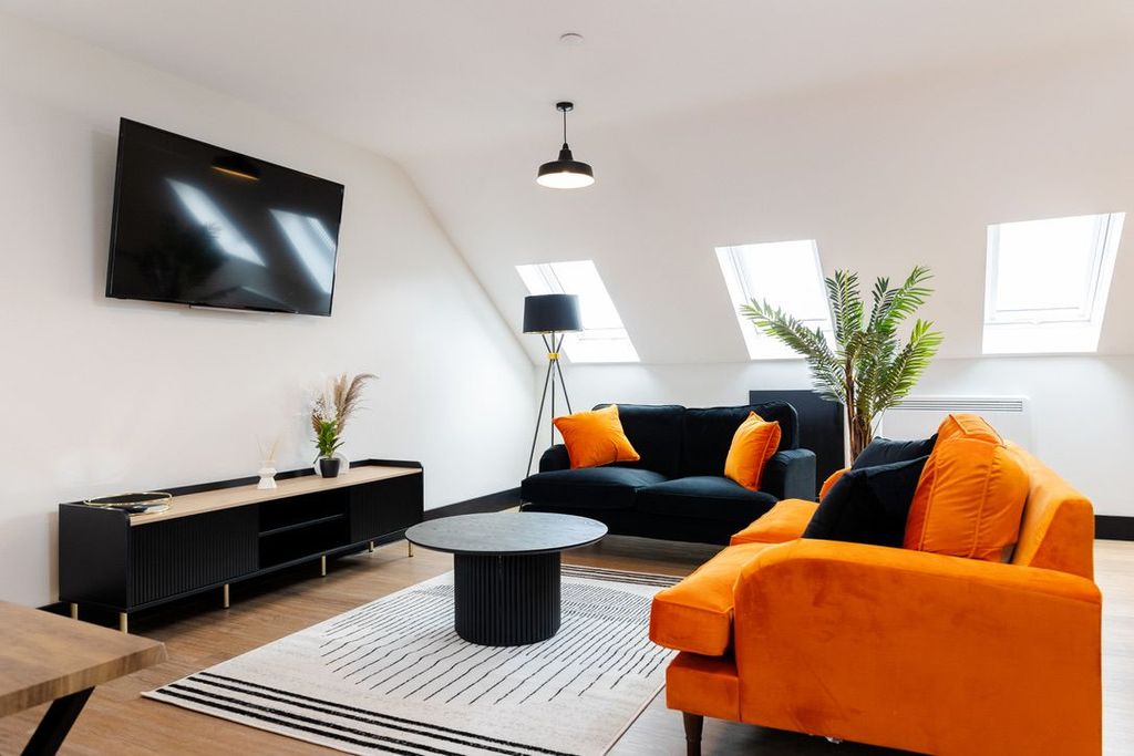 Property photo 2 of 26