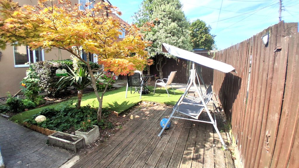 Property photo 2 of 4 Garden 2