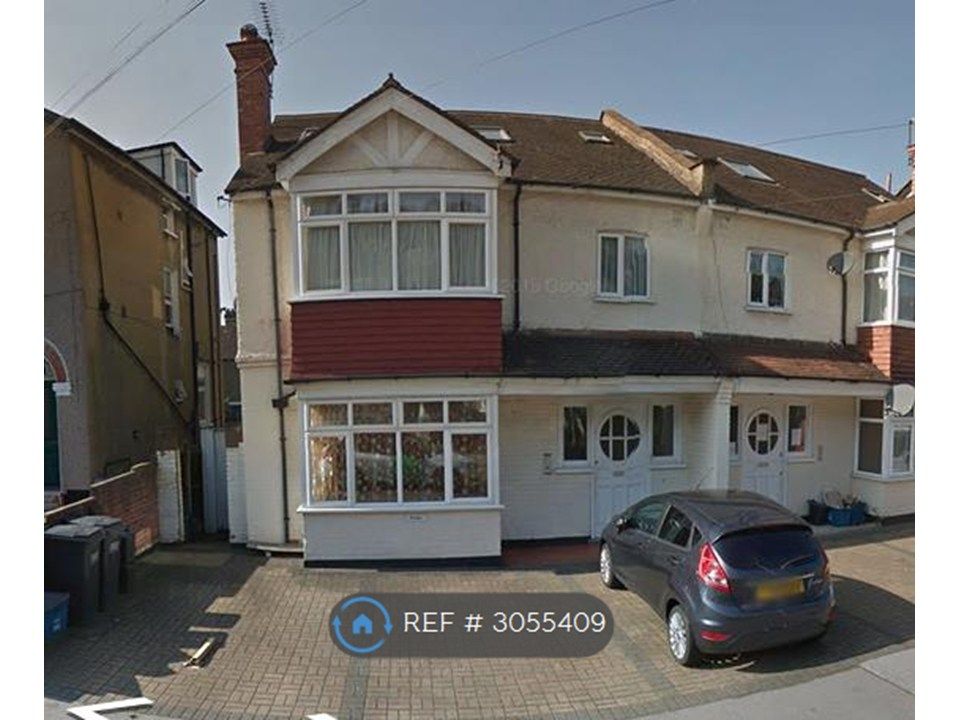 Property photo 1 of 8 Centre Parking Space. 1st Floor Front Of House.