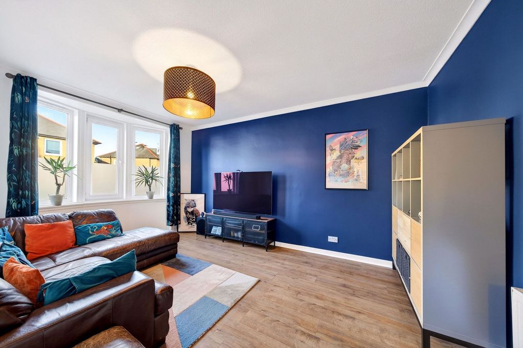 Property photo 2 of 34 Lounge