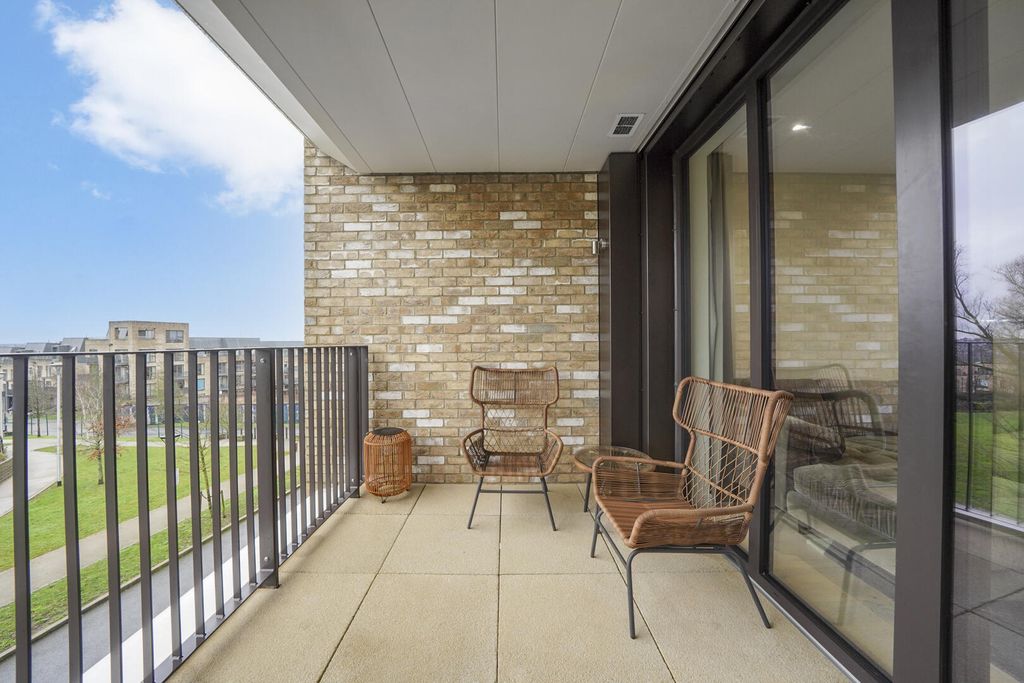 Property photo 3 of 19 Balcony