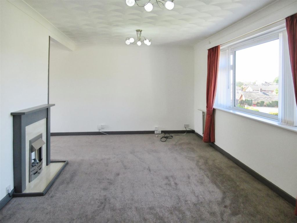 Property photo 2 of 13 Lounge / Dining