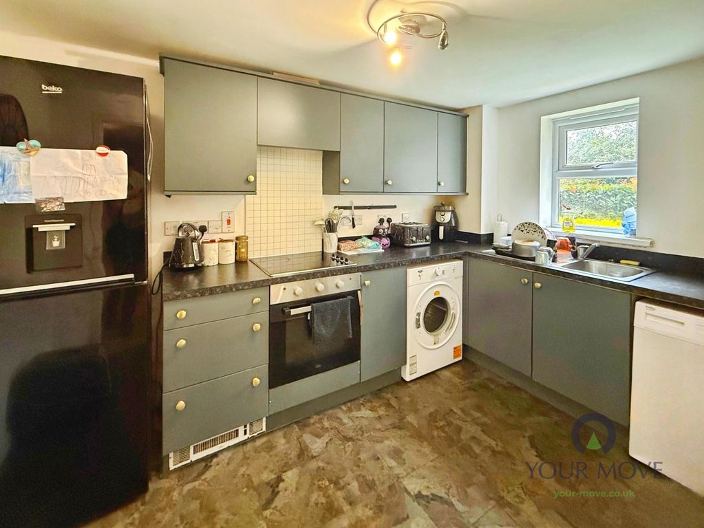 Property photo 2 of 8 Kitchen