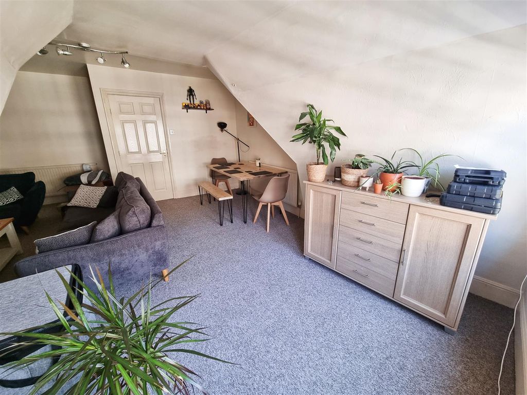 Property photo 3 of 7 Lounge.Jpg