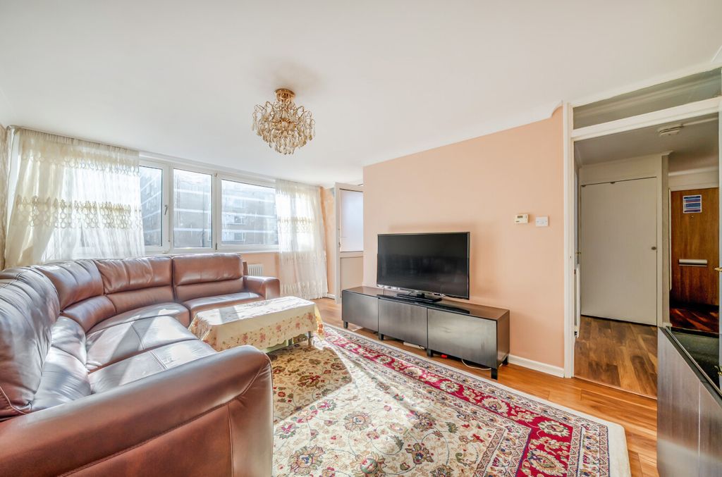 Property photo 2 of 11 1368935-16-68F0F8...