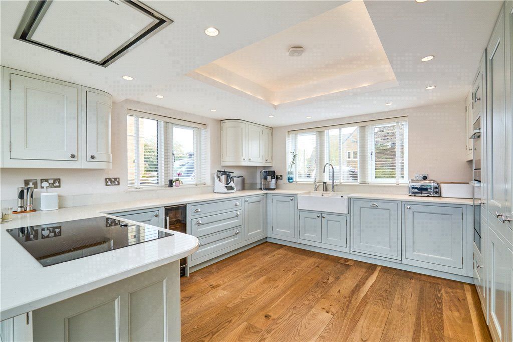 Property photo 3 of 19 Kitchen