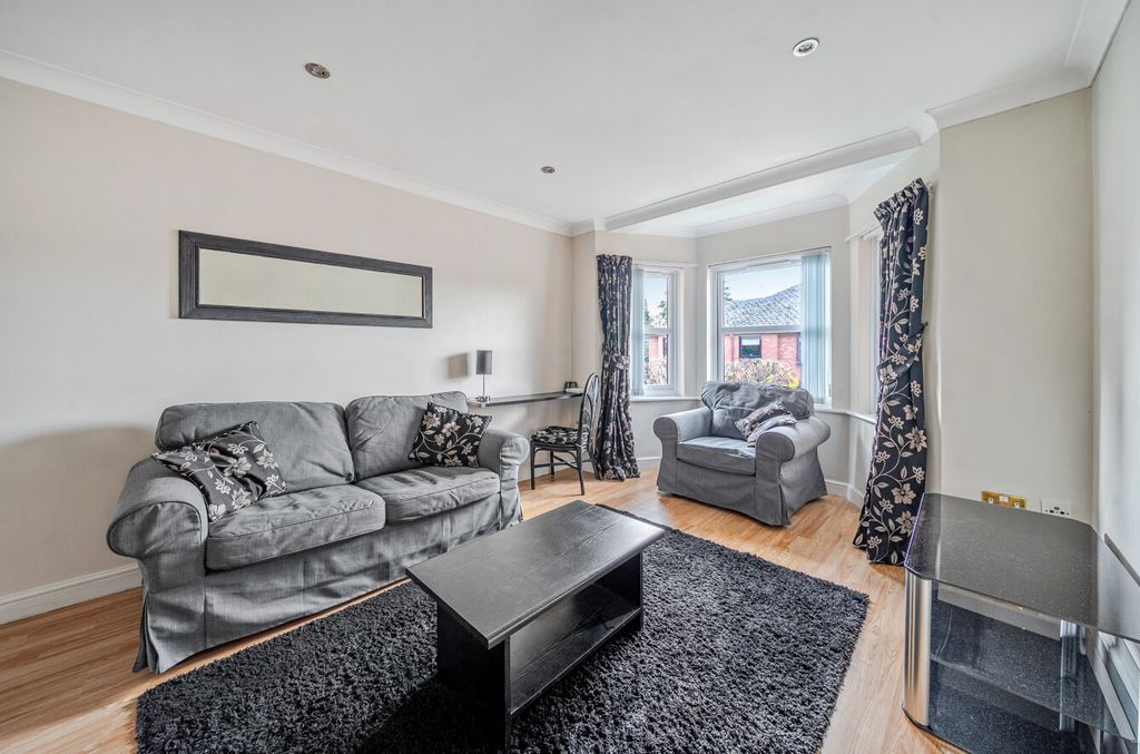 Property photo 3 of 11 1372245-12-68Fa05...