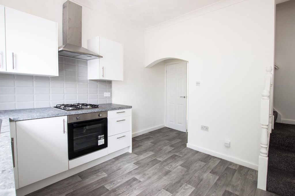 Property photo 1 of 7 Kitchen .Jpg