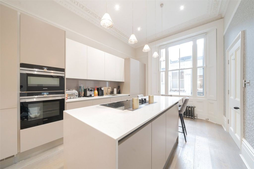 Property photo 3 of 9 Kitchen