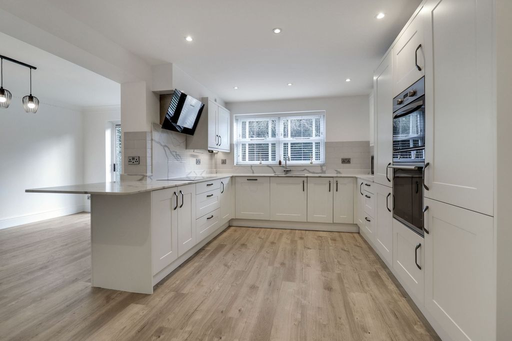 Property photo 3 of 23