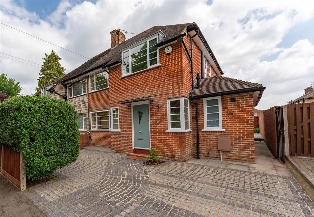 Property photo 1 of 17 23 Cuckoo Avenue.Jpg